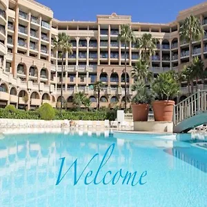 https://cannes-front-beach-pools-apartment.fr-provencehotel.com